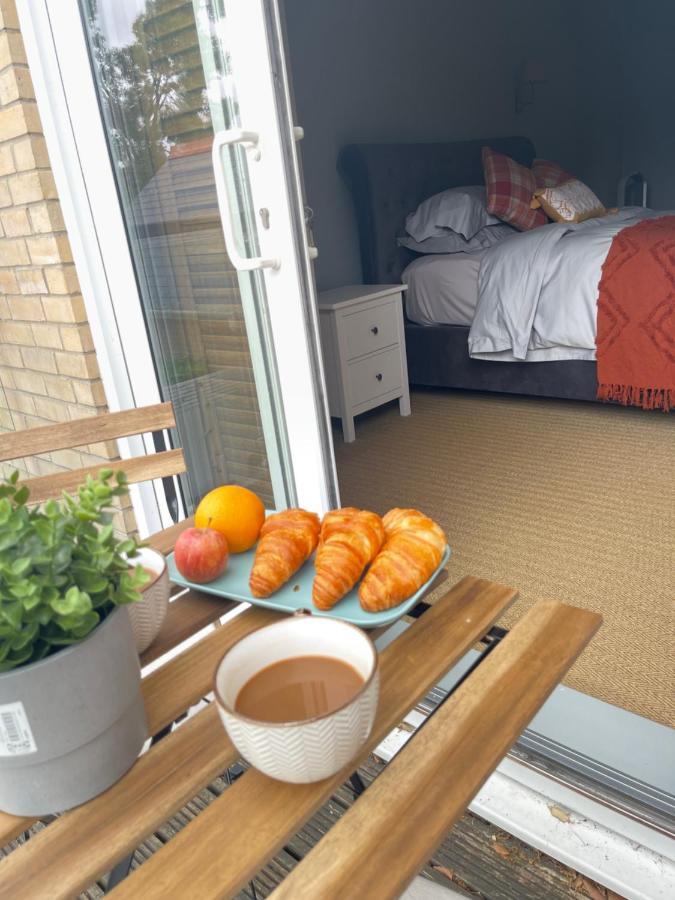 Entire Seaside Luxury Home With On Site Parking! Poole Kültér fotó